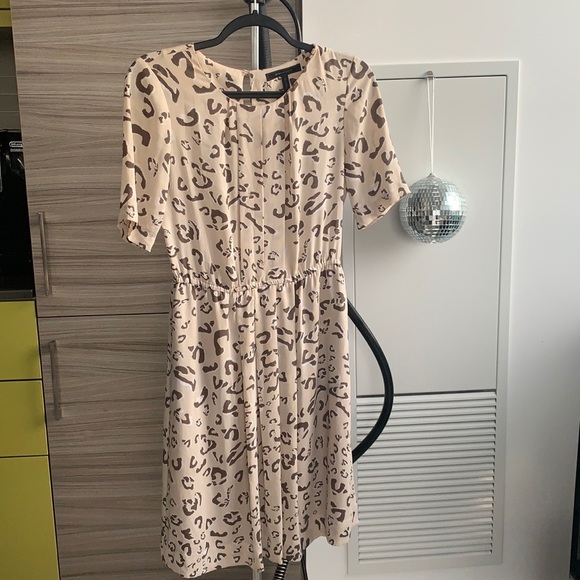 ✅ $10 ADD-ON ONLY ✅ BCBG Max Azria Cream Leopard Print Dress XS ✅ $10 ADD-ON ON✅ - Picture 5 of 15